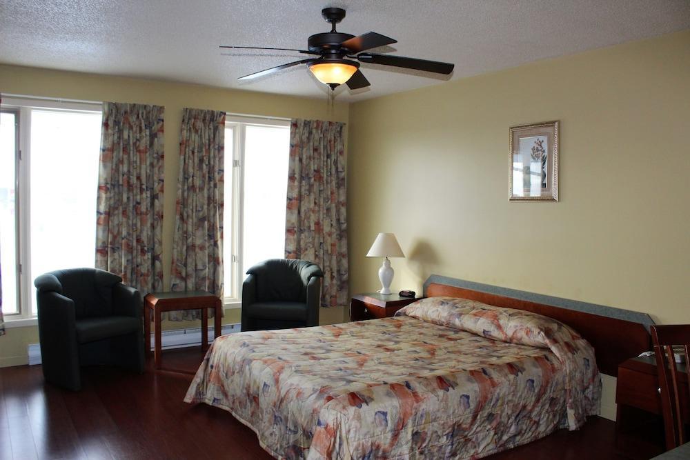 Motel Quatre Saisons フォレストビル エクステリア 写真