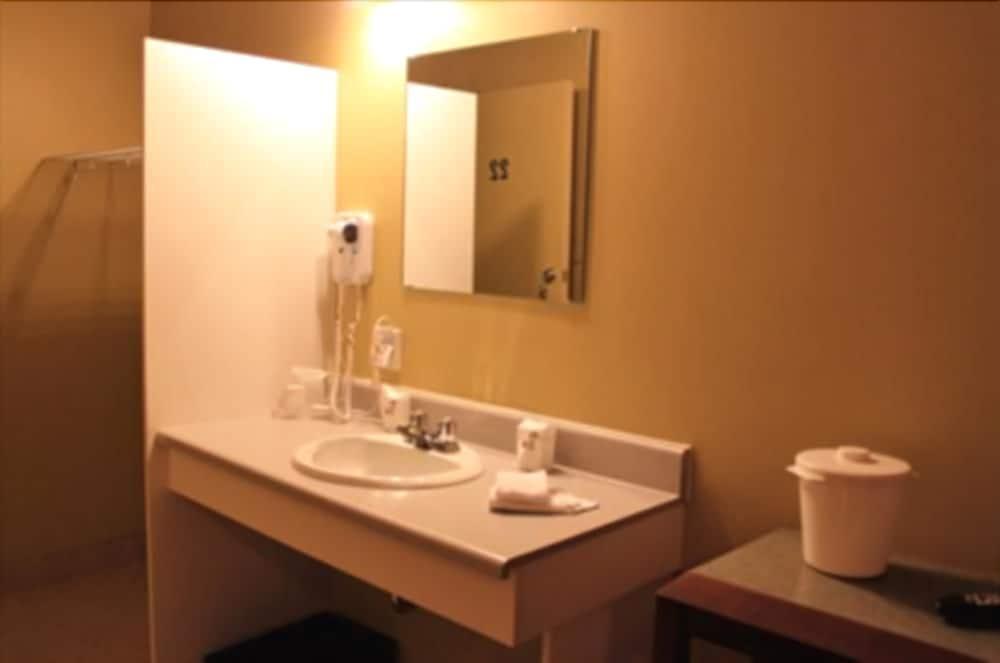 Motel Quatre Saisons フォレストビル エクステリア 写真