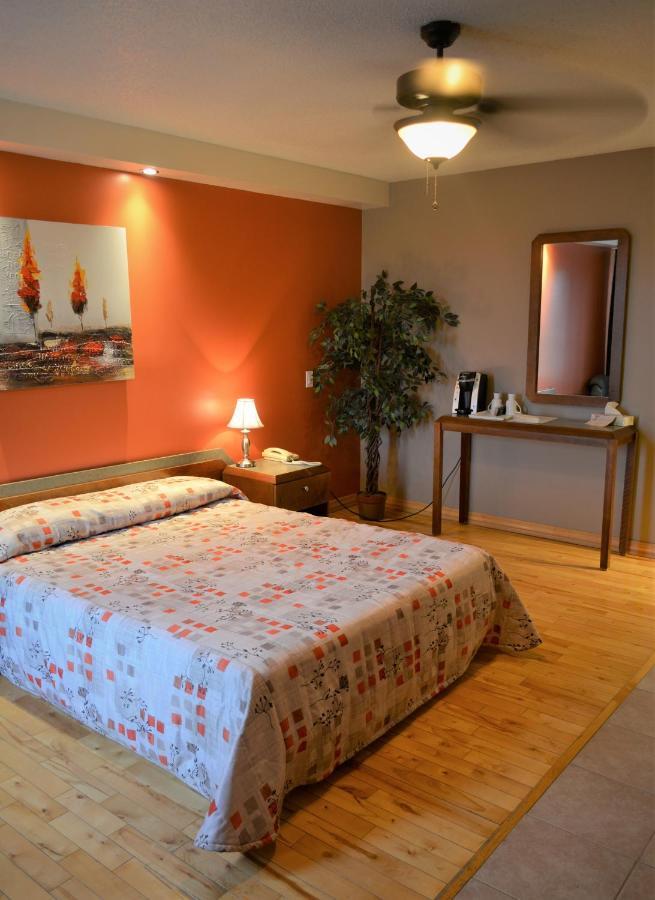 Motel Quatre Saisons フォレストビル エクステリア 写真