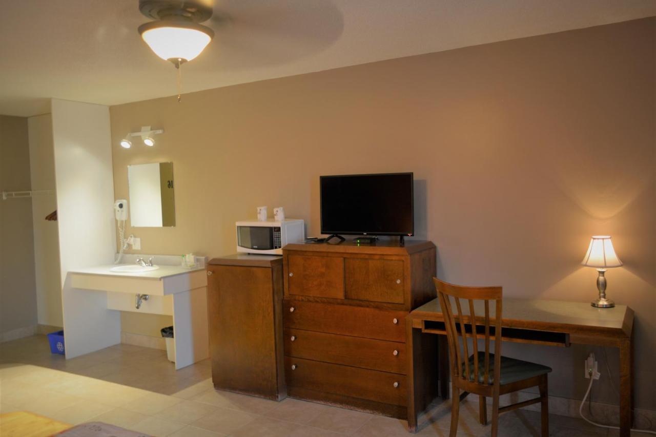 Motel Quatre Saisons フォレストビル エクステリア 写真