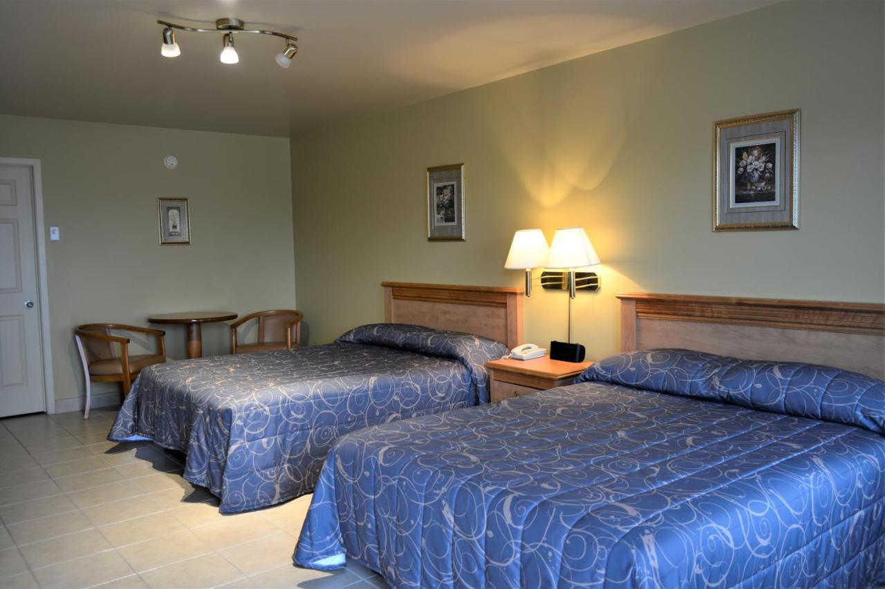 Motel Quatre Saisons フォレストビル エクステリア 写真