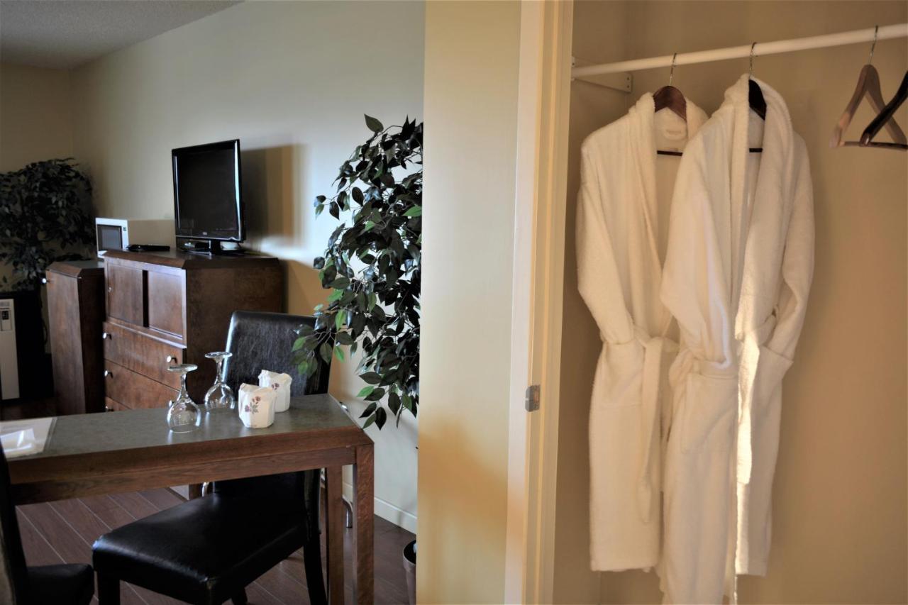 Motel Quatre Saisons フォレストビル エクステリア 写真